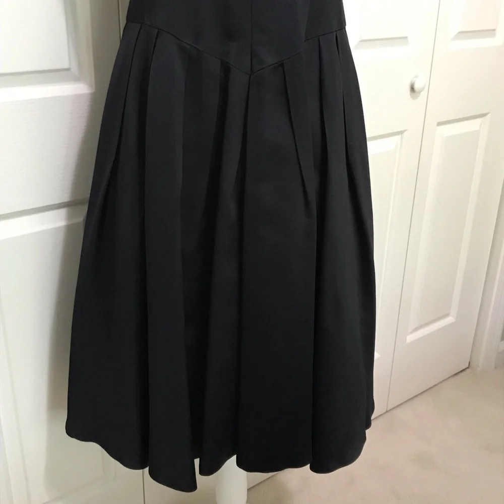 90s Carmen Marc Valvo Collection Black Satin V Back Cocktail Evening Dress 8 - Picture 5 of 16
